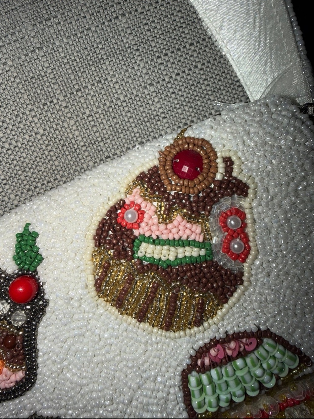 BRAND NEW VIRAL CUPCAKE BEADED BAG - TJMAXX/MARSHALLS - Picture 3 of 6